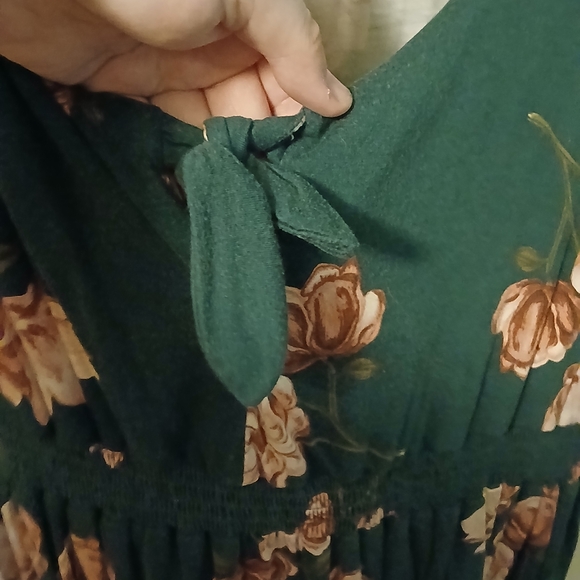 Torrid Emerald Green Floral Top, Sz 3 - Picture 2 of 6